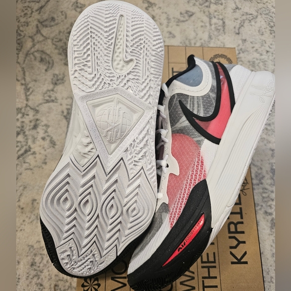 New NIKE Kyrie 8 'White University Red in size 13 - Picture 8 of 8
